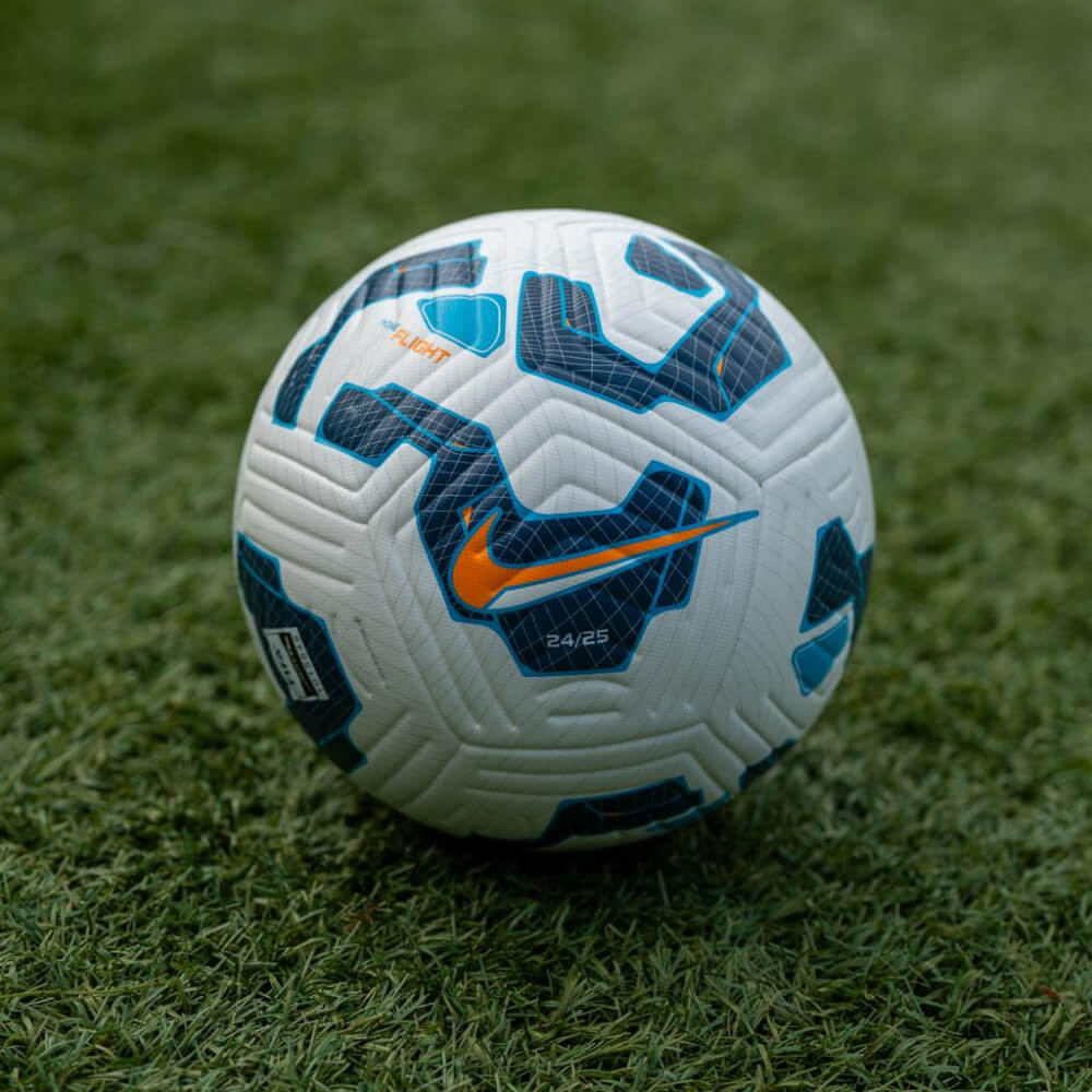 Купити Футбольний м'яч Premier League Flight 24/25 Ціна в Україні